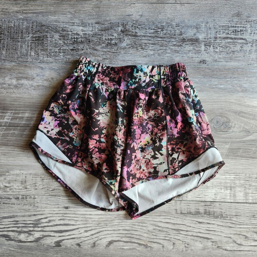(2) Lululemon Hotty Hot Low-Rise Lined Short 4"